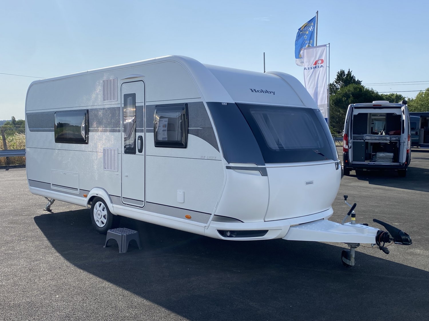 Champion Caravanes et Camping Car - Hobby DE LUXE 495 WFB à 30 943 €