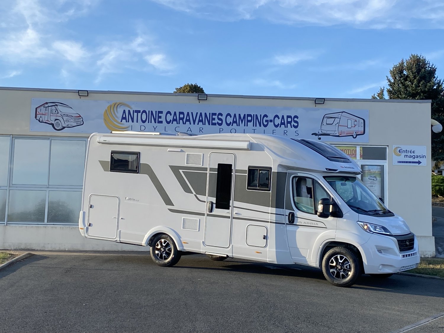 Champion Caravanes et Camping Car - Adria Matrix Plus 670 DC à 85 552€
