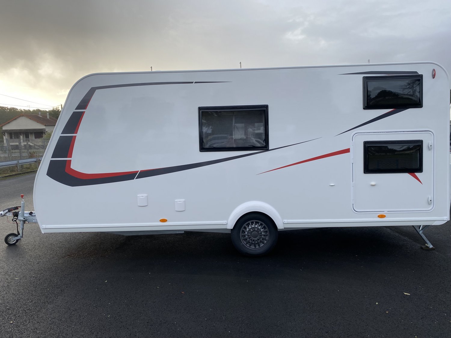 Champion Caravanes et Camping Car - Sterckeman Easy 496 PE à 24 990€