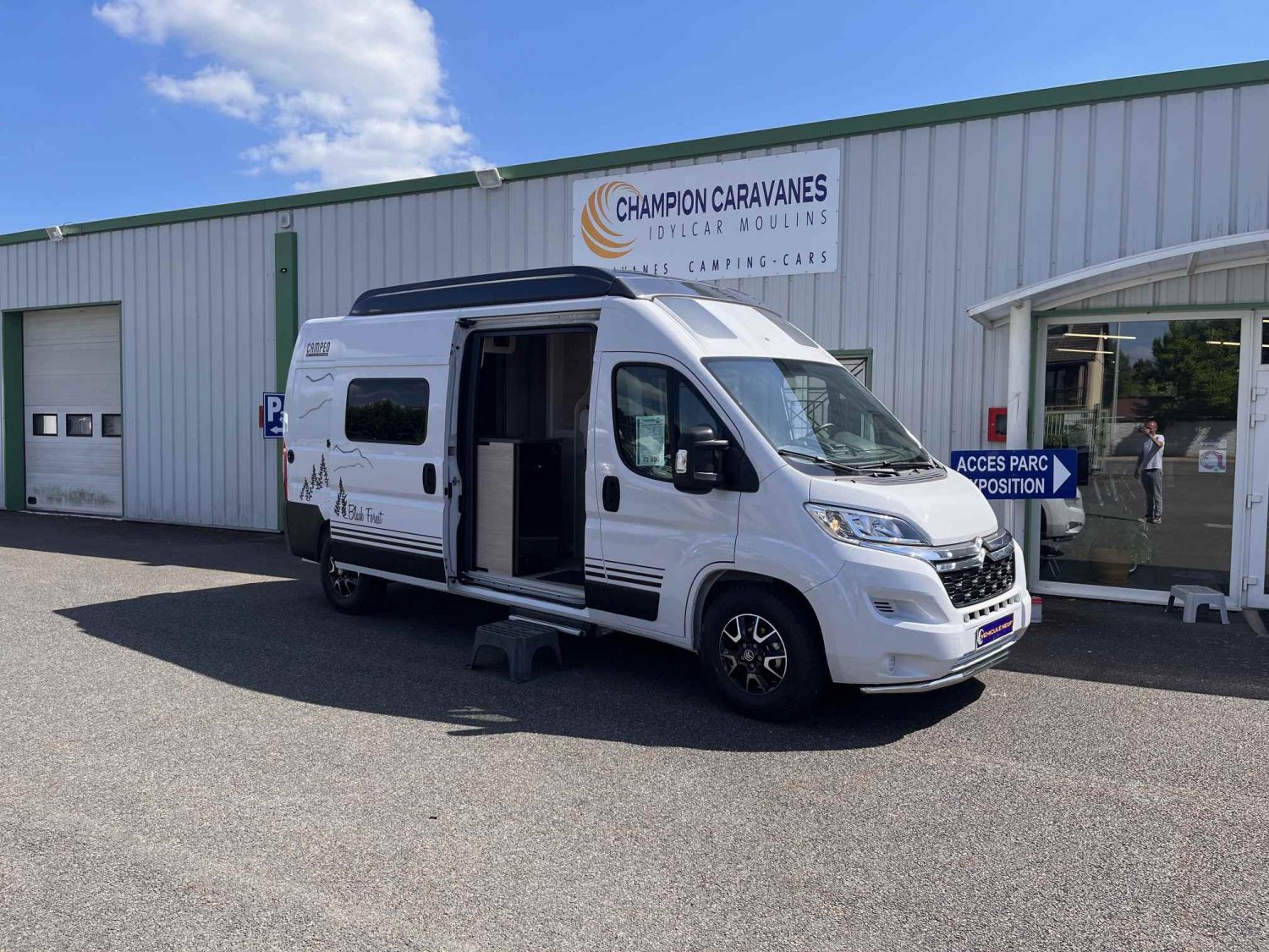 Champion Caravanes et Camping Car - Burstner CAMPEO C 600 BLACK FOREST à 64 960 €