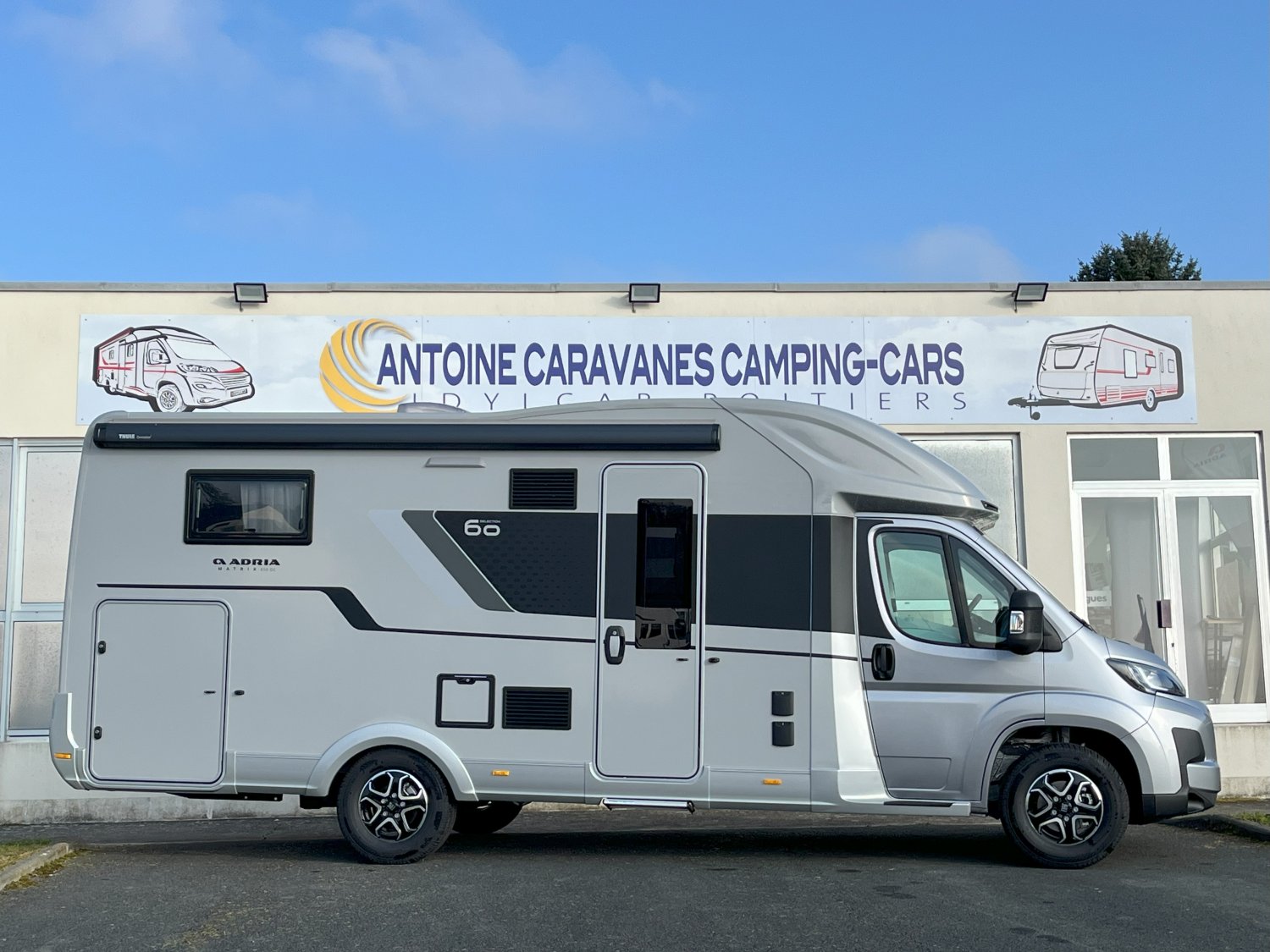 Champion Caravanes et Camping Car - Adria MATRIX 650 DC 60th à 86 390€