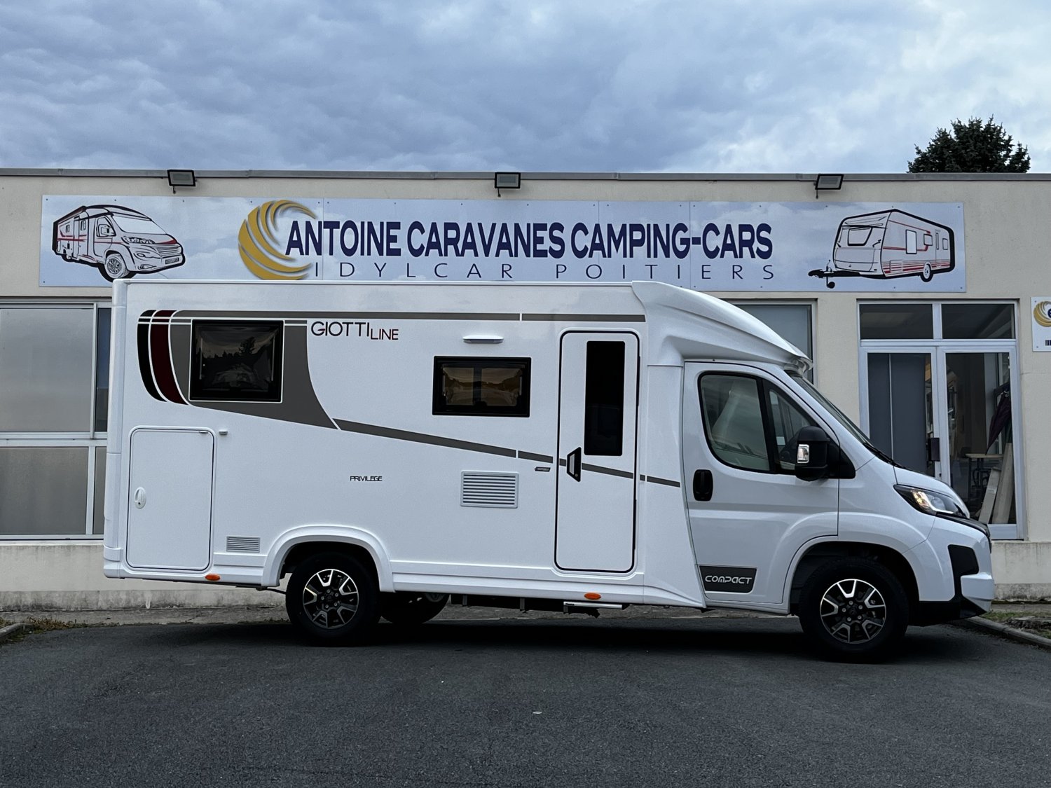 Champion Caravanes et Camping Car - Giottiline COMPACT CX66 à 66 440€