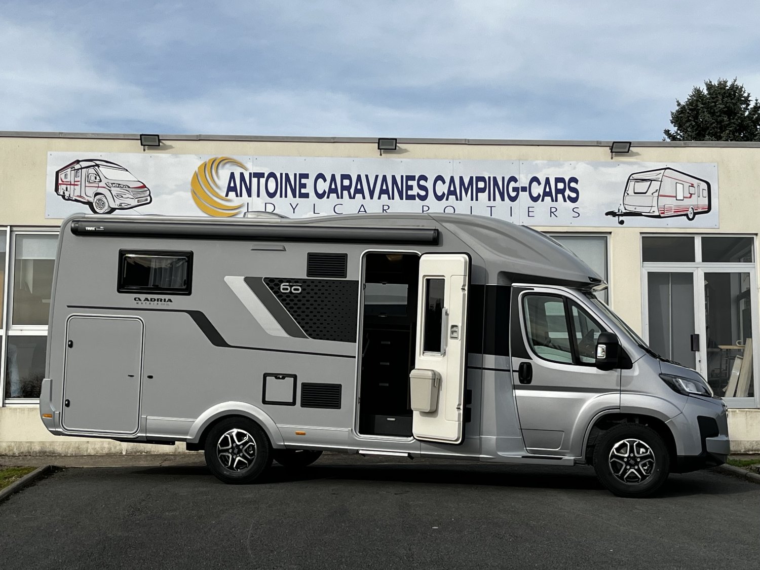 Champion Caravanes et Camping Car - Adria MATRIX 650 DL 60th à 85 390&euro;