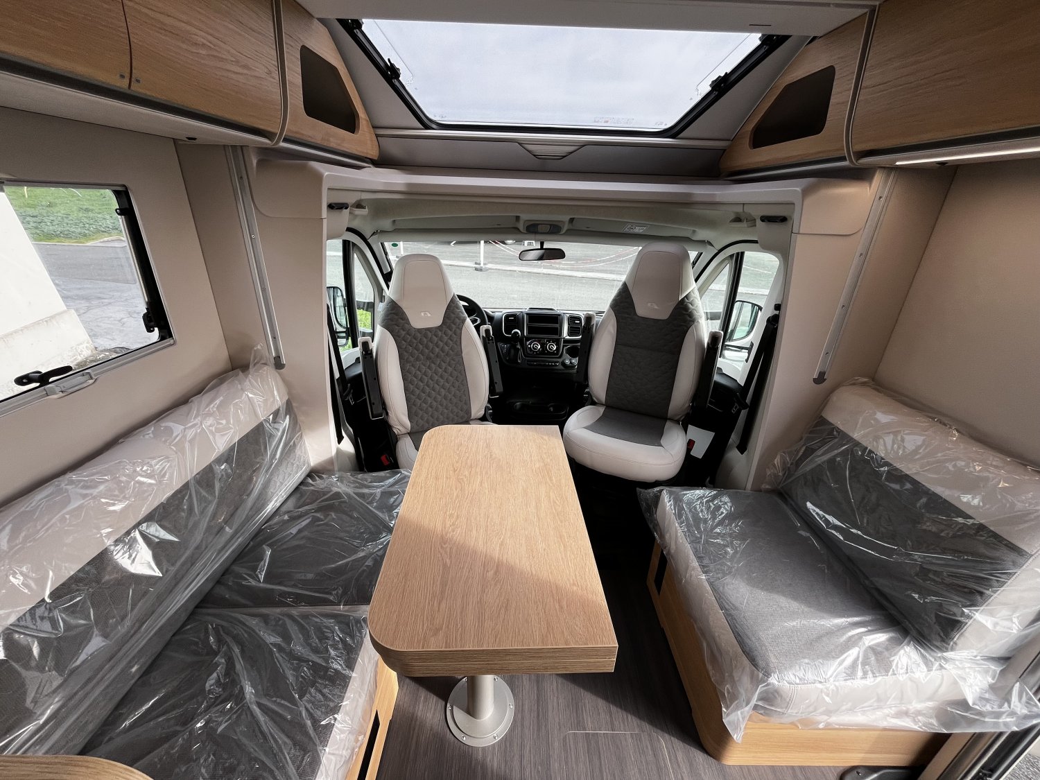 Champion Caravanes et Camping Car MATRIX 650 DL 60th Adria