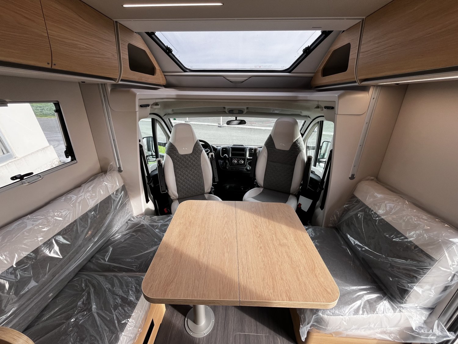 Champion Caravanes et Camping Car MATRIX 650 DL 60th Adria