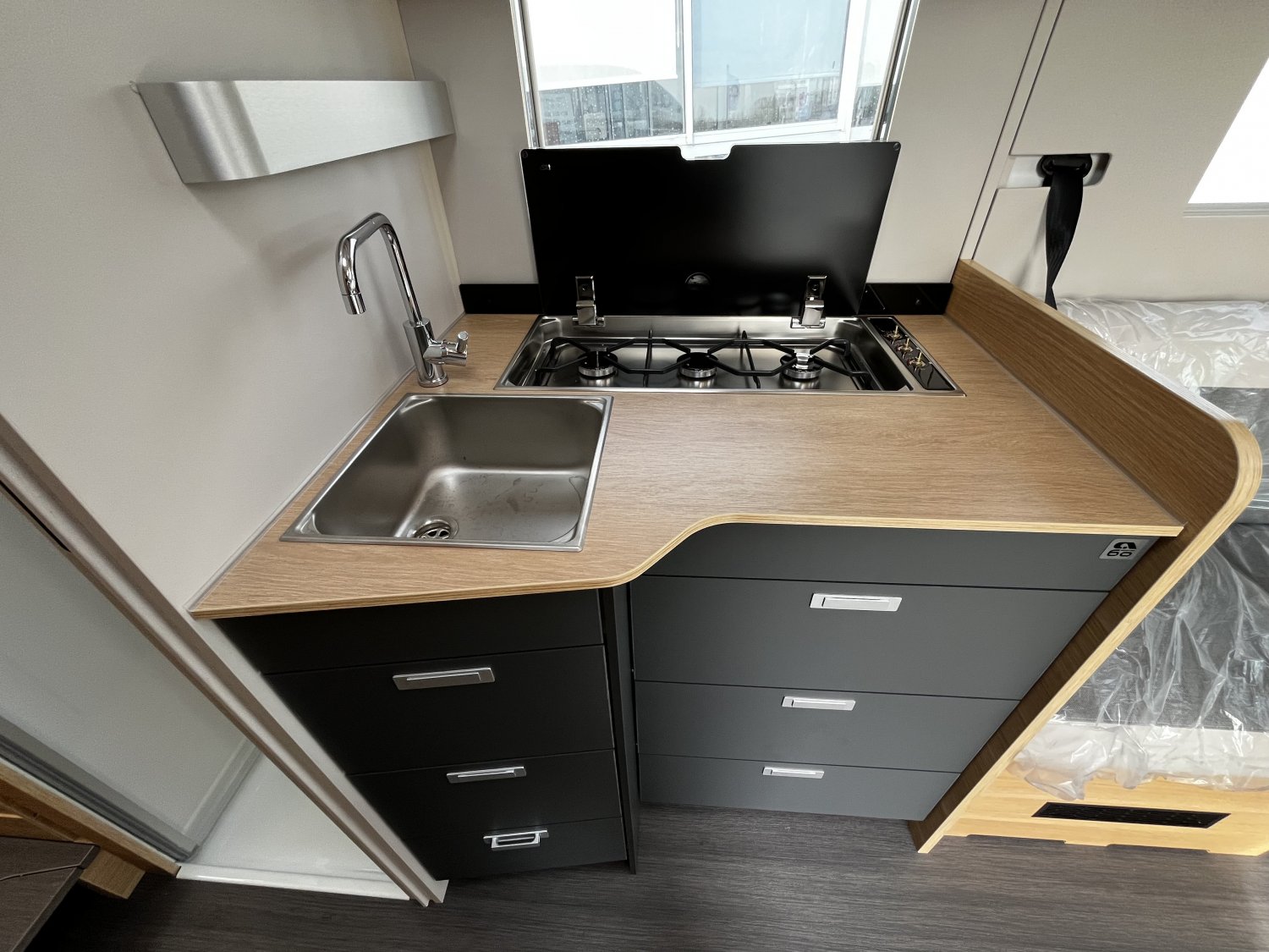 Champion Caravanes et Camping Car MATRIX 650 DL 60th Adria