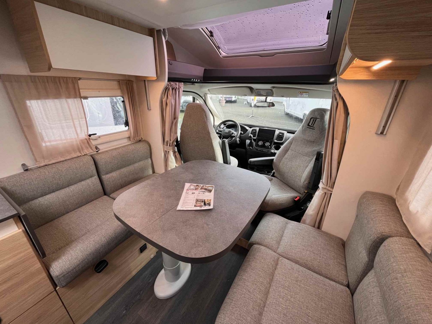 Champion Caravanes et Camping Car CHALLENGER 318 ANNIVERSAIRE Challenger