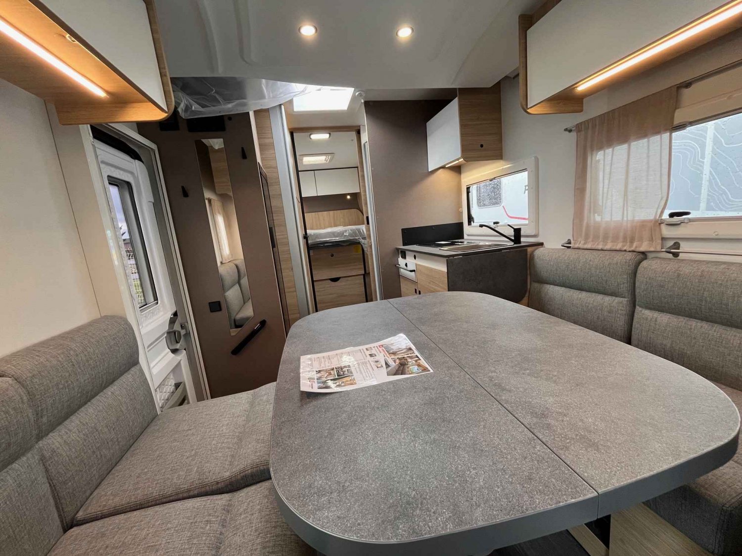 Champion Caravanes et Camping Car CHALLENGER 318 ANNIVERSAIRE Challenger