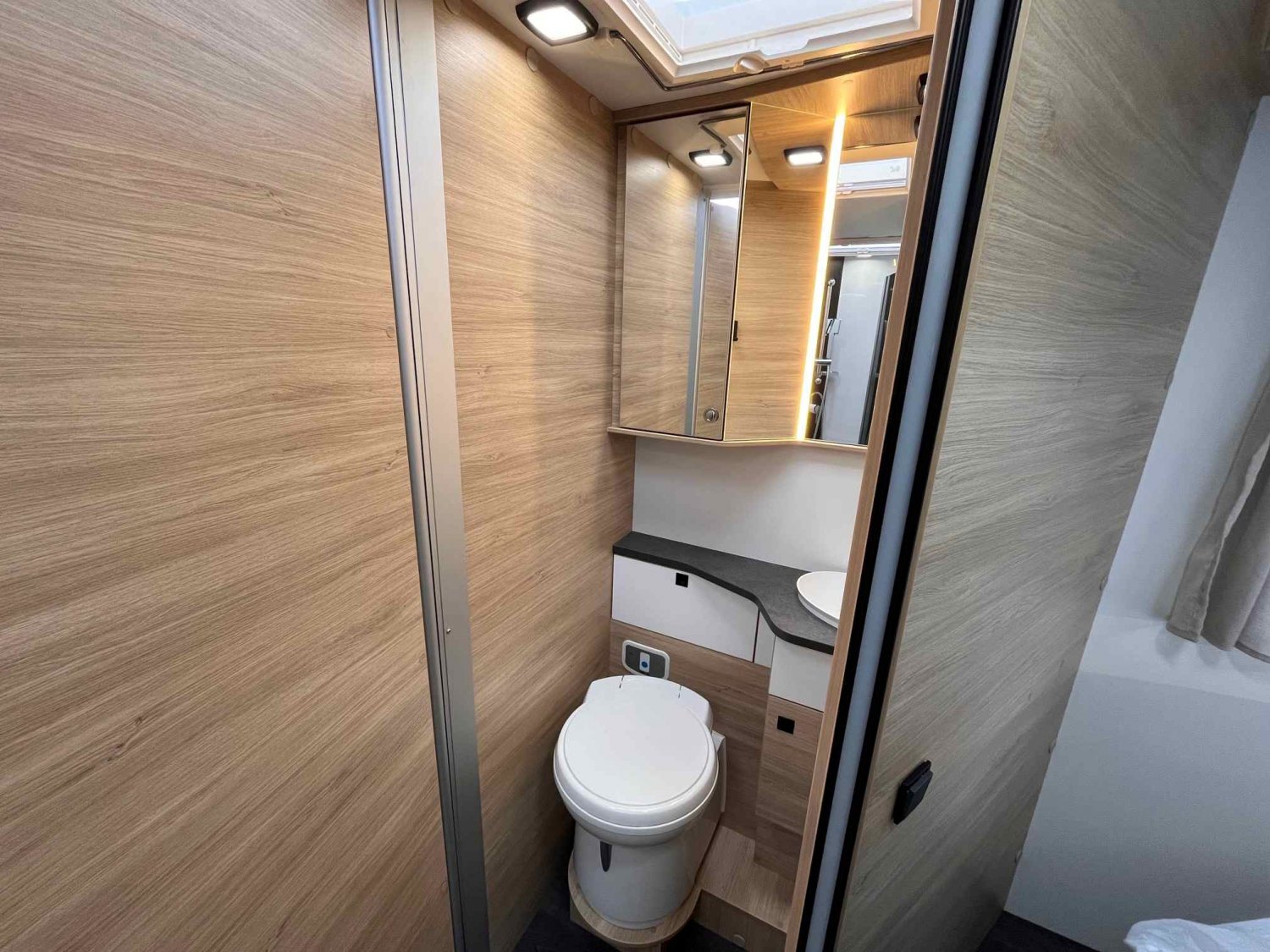 Champion Caravanes et Camping Car CHALLENGER 318 ANNIVERSAIRE Challenger