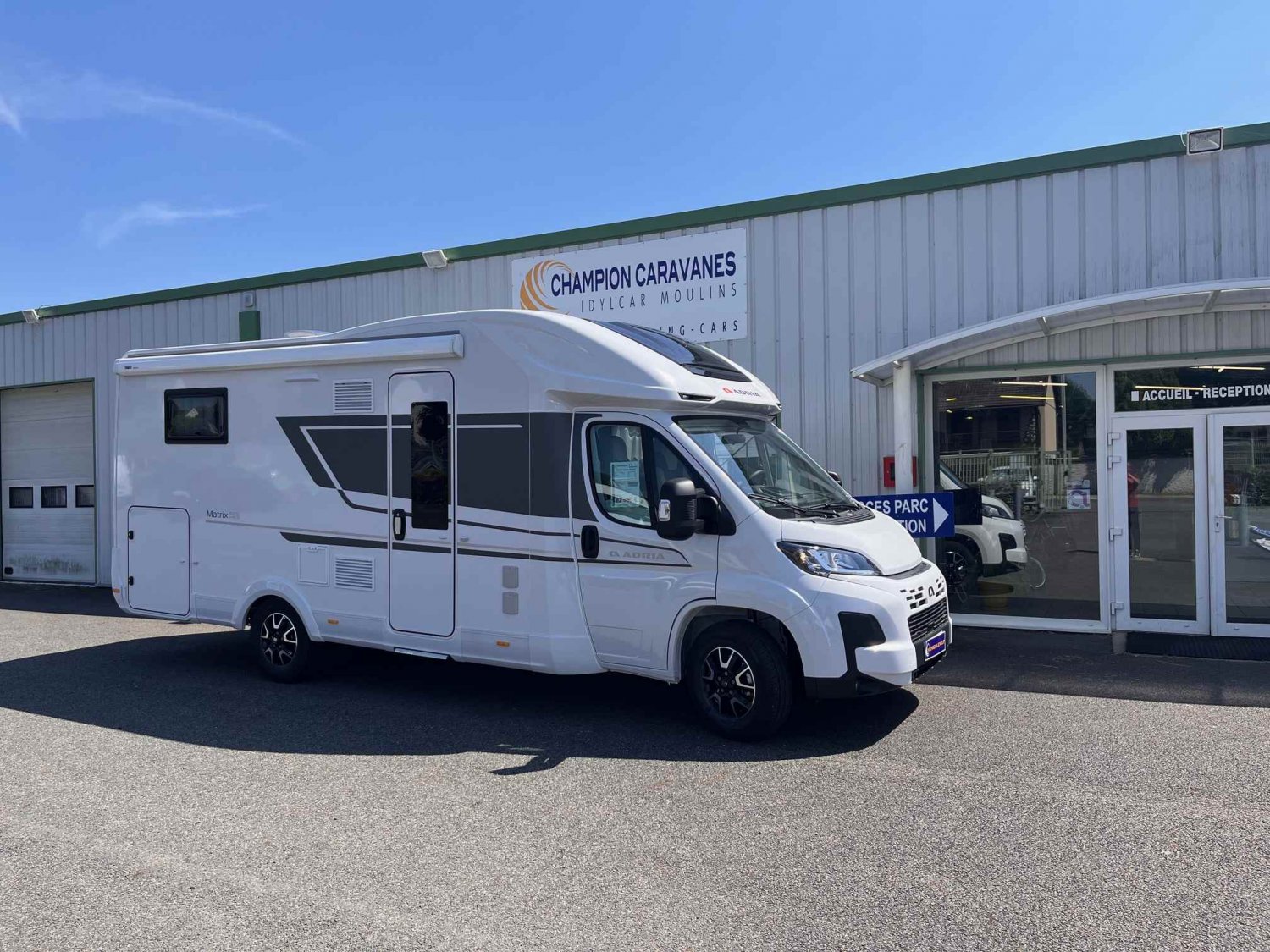 Champion Caravanes et Camping Car - Adria Matrix Axess 650 DL à 82 490 &euro;