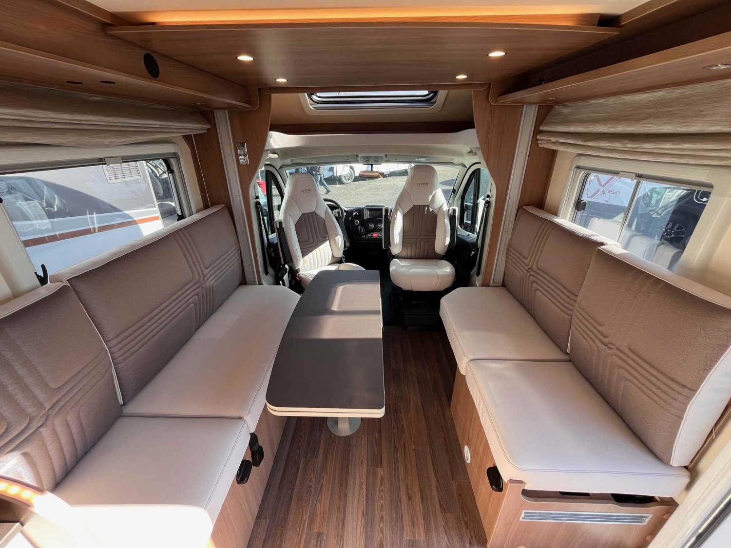 Champion Caravanes et Camping Car LYSEO 684 G Burstner