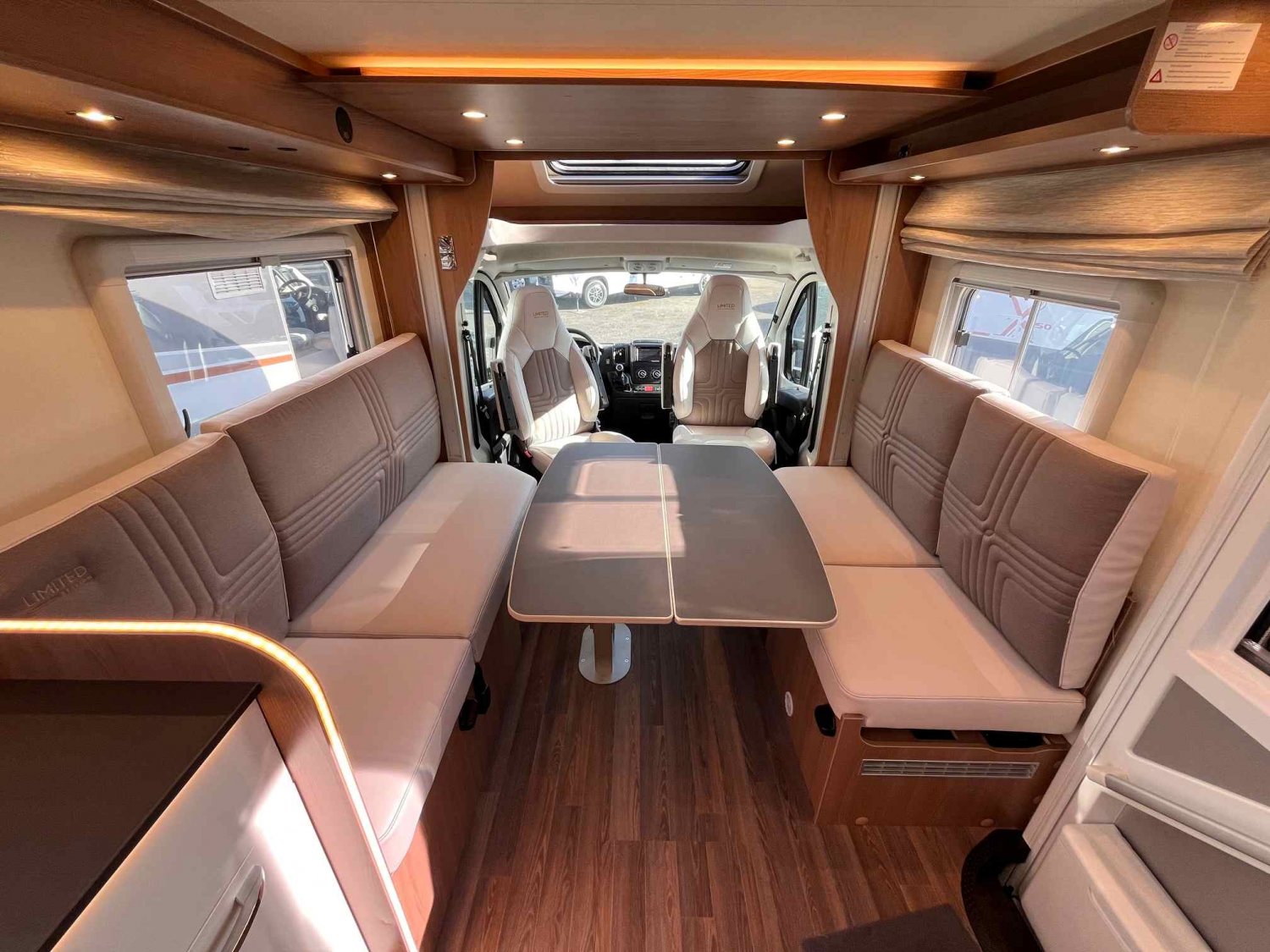 Champion Caravanes et Camping Car LYSEO 684 G Burstner