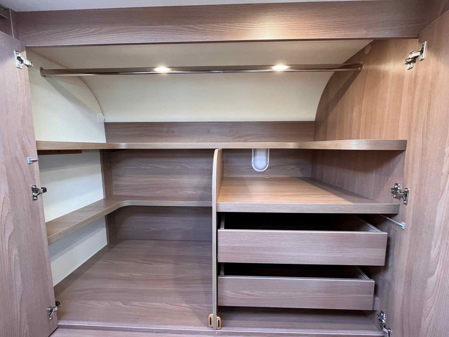 Champion Caravanes et Camping Car LYSEO 684 G Burstner