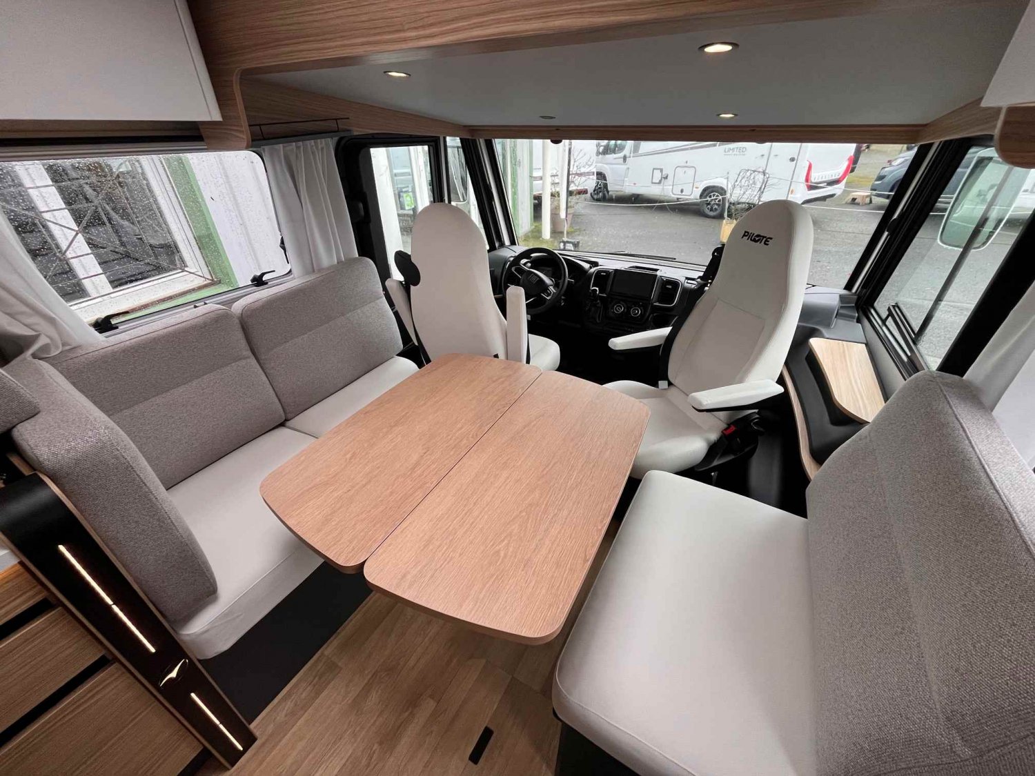 Champion Caravanes et Camping Car G 720 FC EVIDENCE Pilote