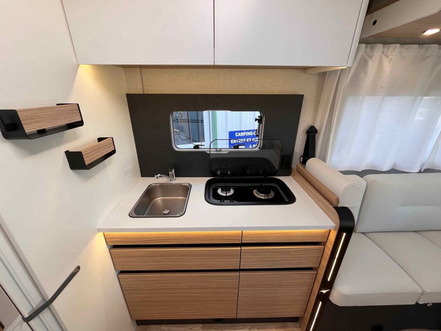 Champion Caravanes et Camping Car P 690 Pilote