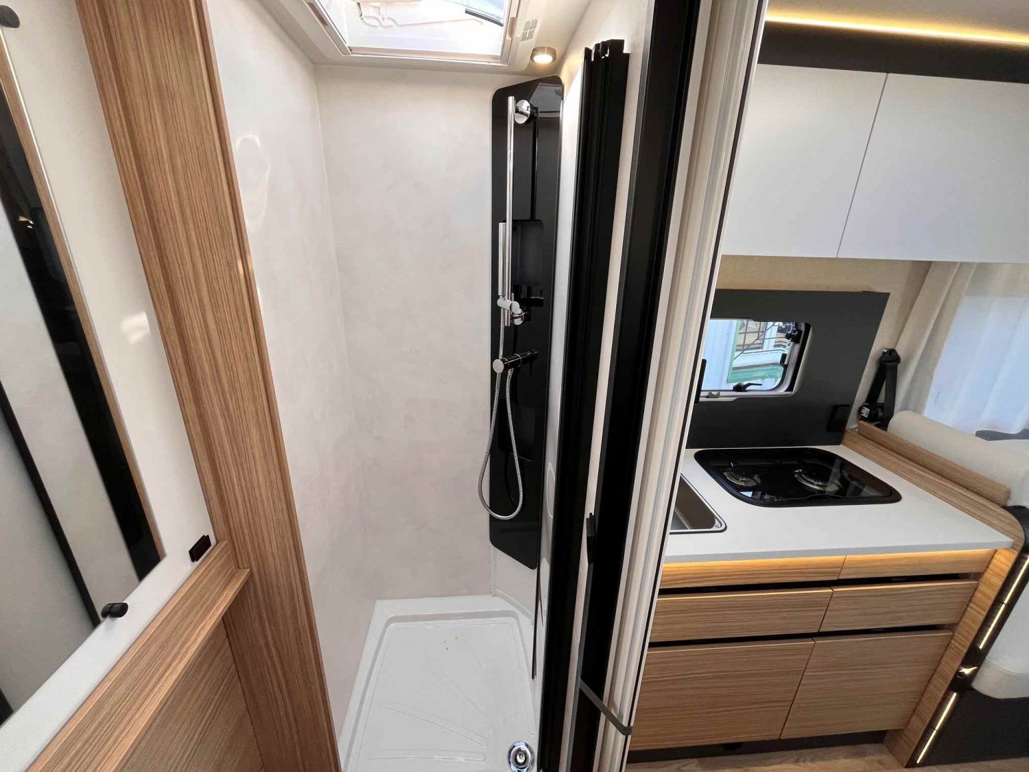 Champion Caravanes et Camping Car P 690 Pilote