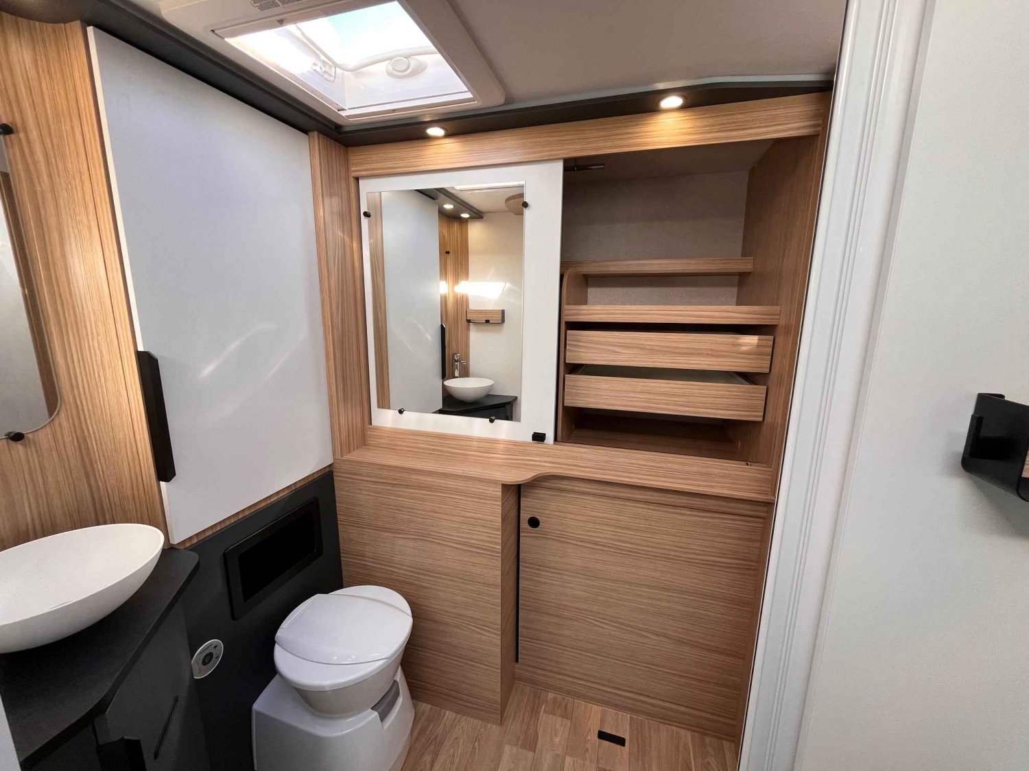 Champion Caravanes et Camping Car P 690 Pilote