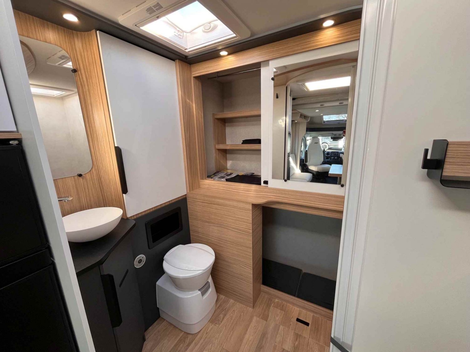 Champion Caravanes et Camping Car P 690 Pilote