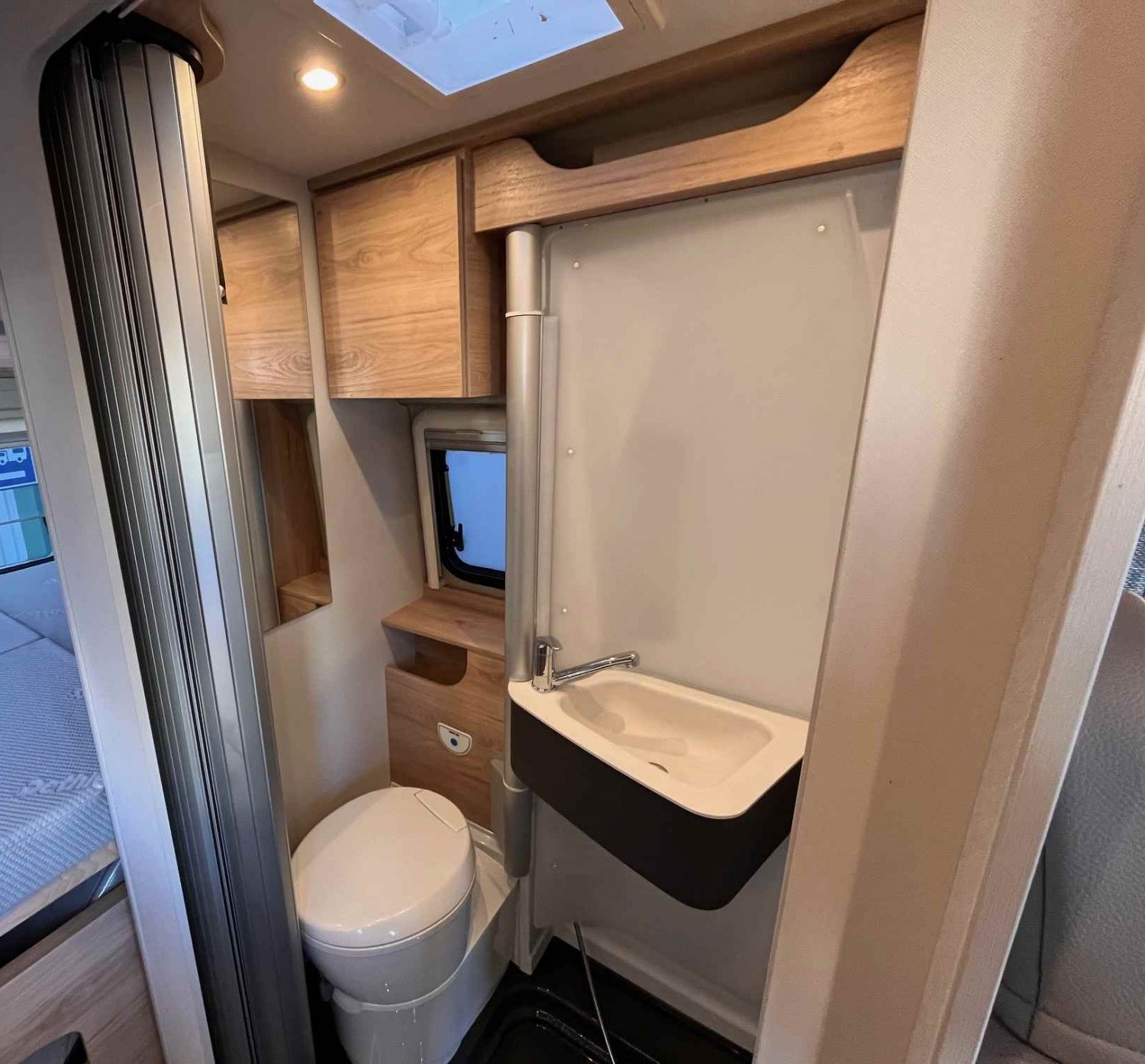 Champion Caravanes et Camping Car DETHLEFFS GLOBETRAIL CVD 600 S Dethleffs