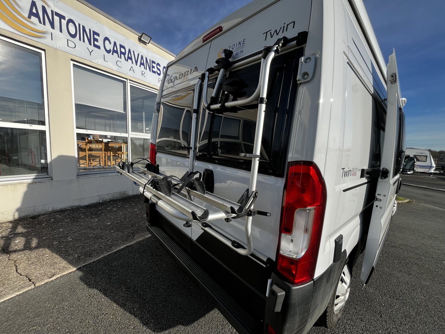 Champion Caravanes et Camping Car TWIN 600 SP FAMILY Adria