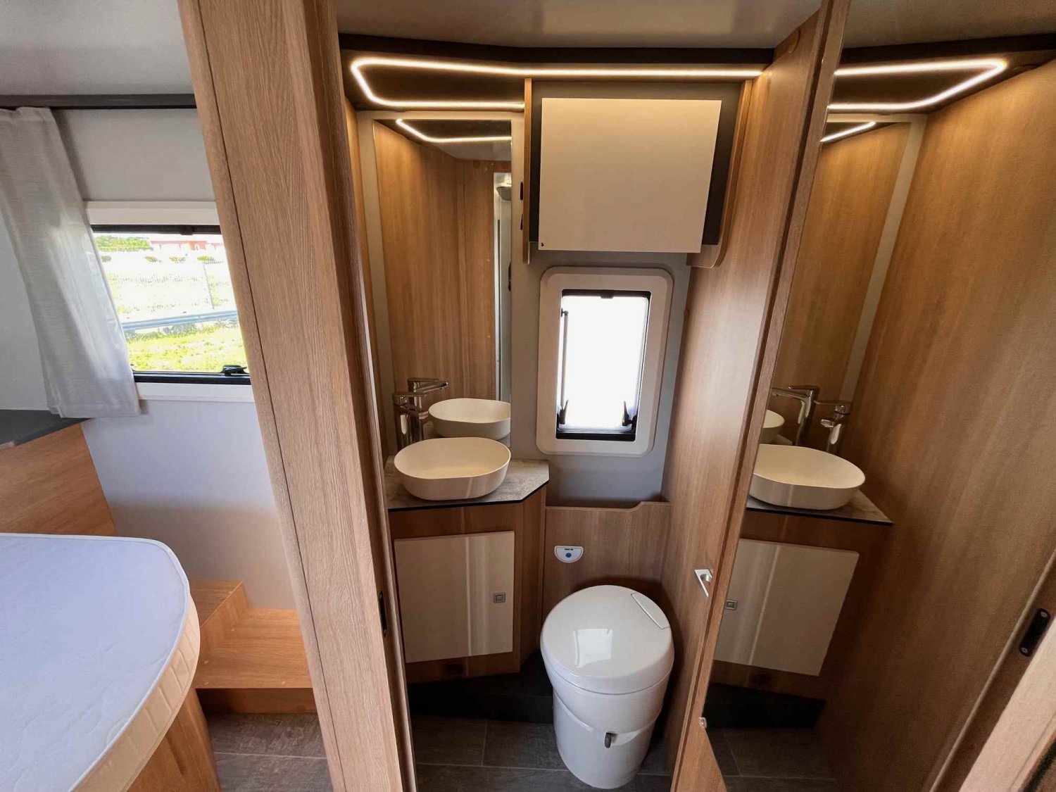 Champion Caravanes et Camping Car GIOTTILINE TOSCAN 74 NF Giottiline