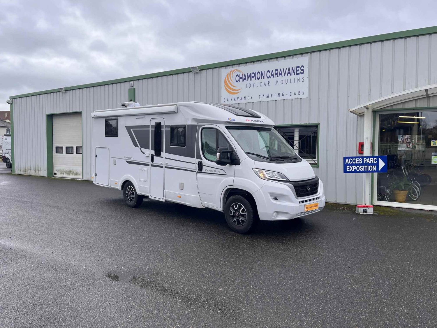 Champion Caravanes et Camping Car - Adria COMPACT DL à 68 900 &euro;