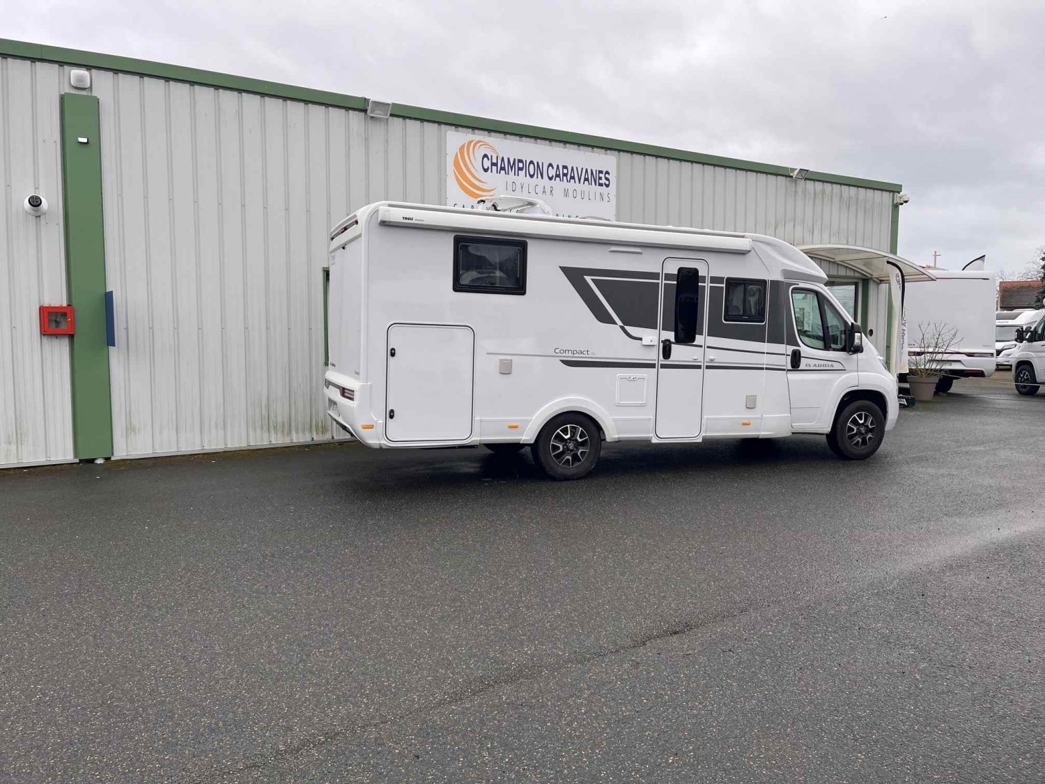 Champion Caravanes et Camping Car COMPACT DL Adria