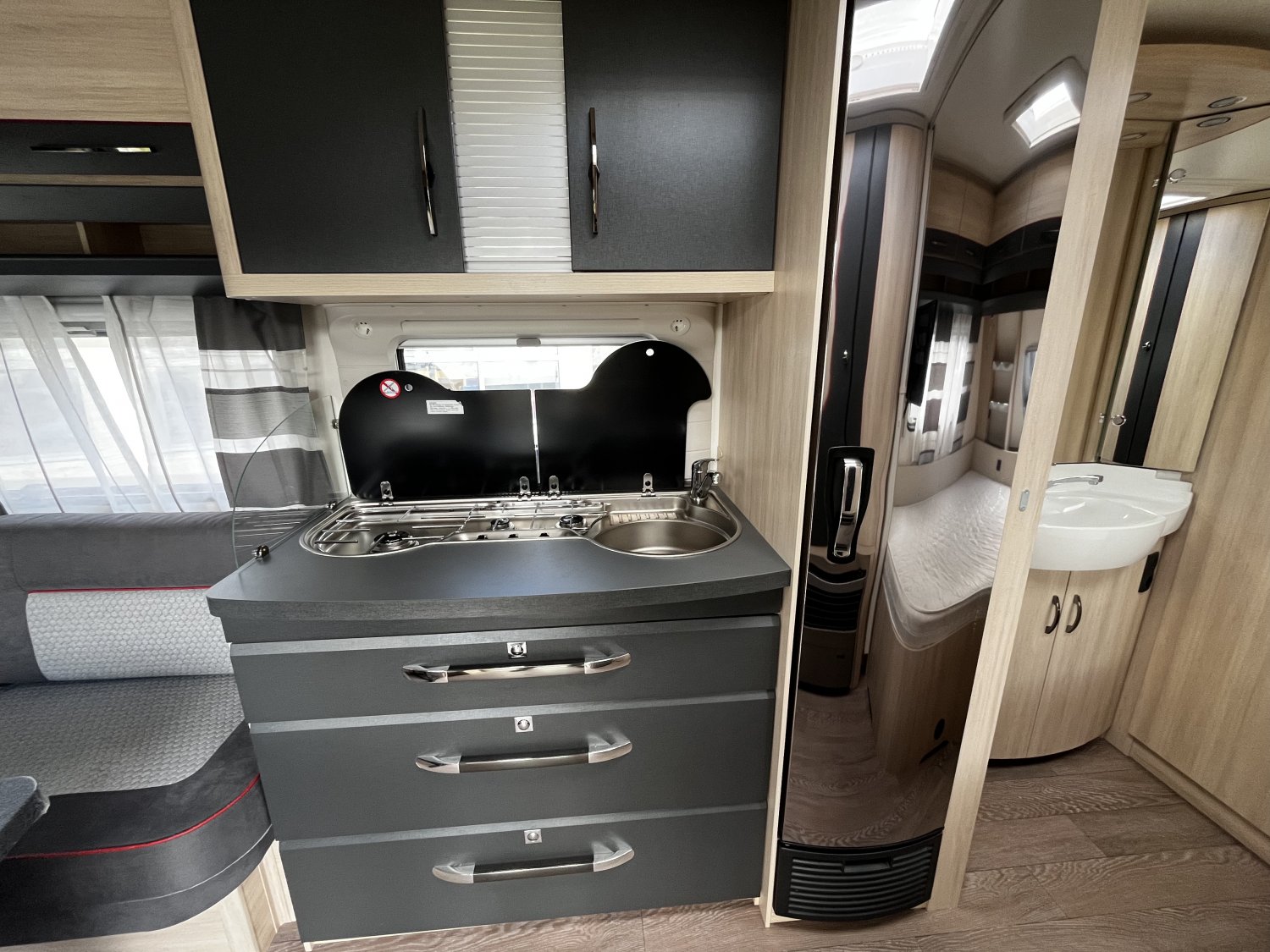 Champion Caravanes et Camping Car De Luxe Edition 460 UFe Hobby