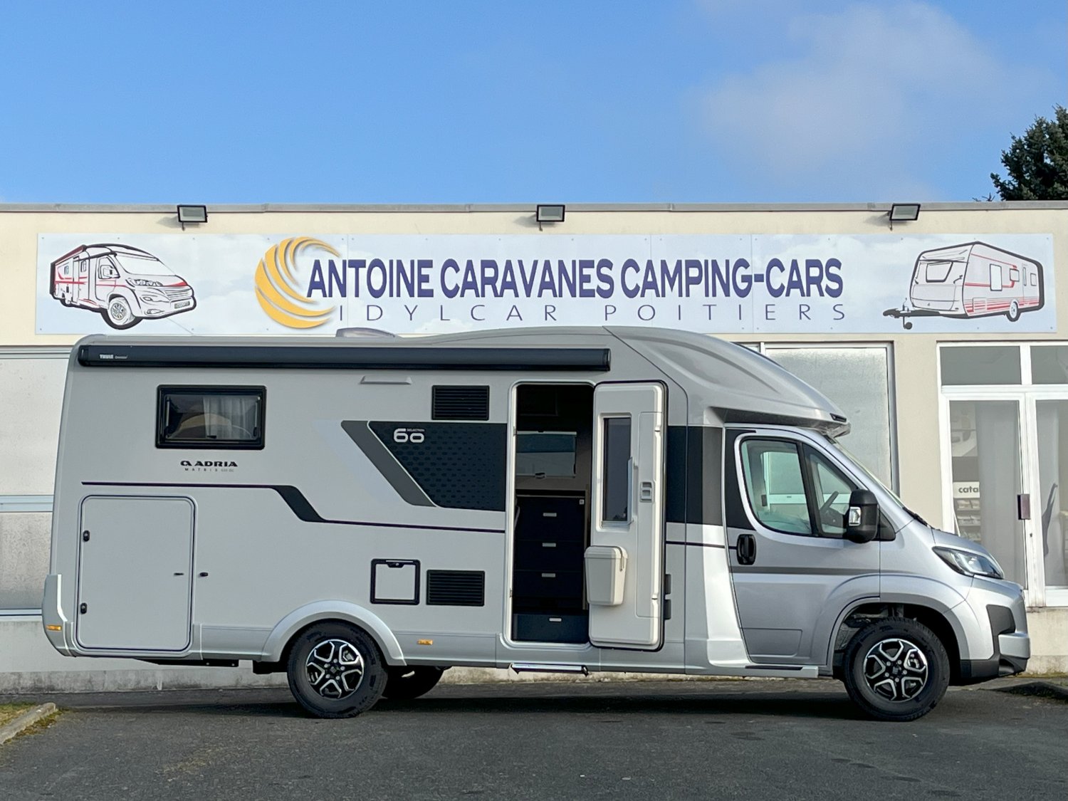 Champion Caravanes et Camping Car - Adria MATRIX 650 DC 60th à 86 390&euro;