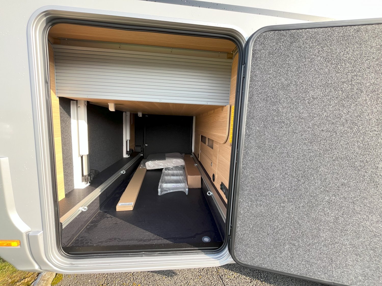 Champion Caravanes et Camping Car MATRIX 650 DC 60th Adria