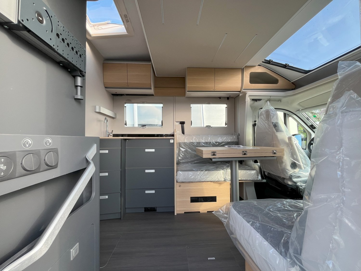 Champion Caravanes et Camping Car MATRIX 650 DC 60th Adria