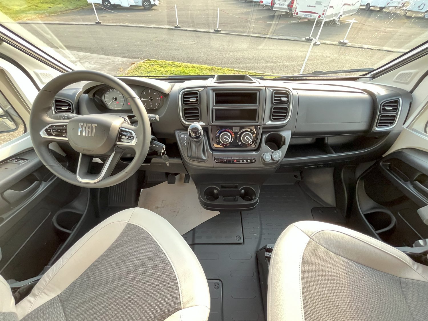 Champion Caravanes et Camping Car MATRIX 650 DC 60th Adria