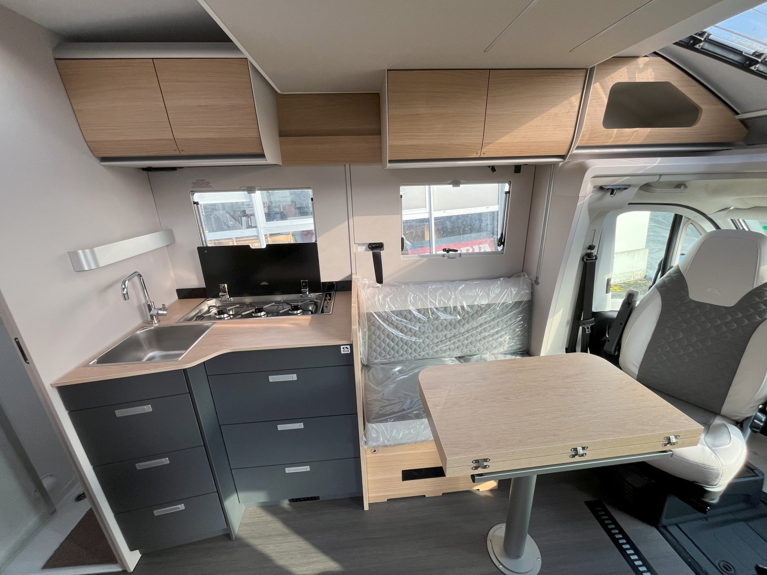 Champion Caravanes et Camping Car MATRIX 650 DC 60th Adria