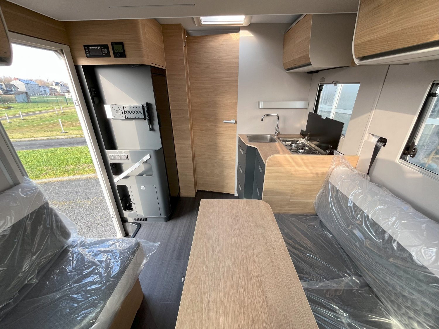 Champion Caravanes et Camping Car MATRIX 650 DC 60th Adria