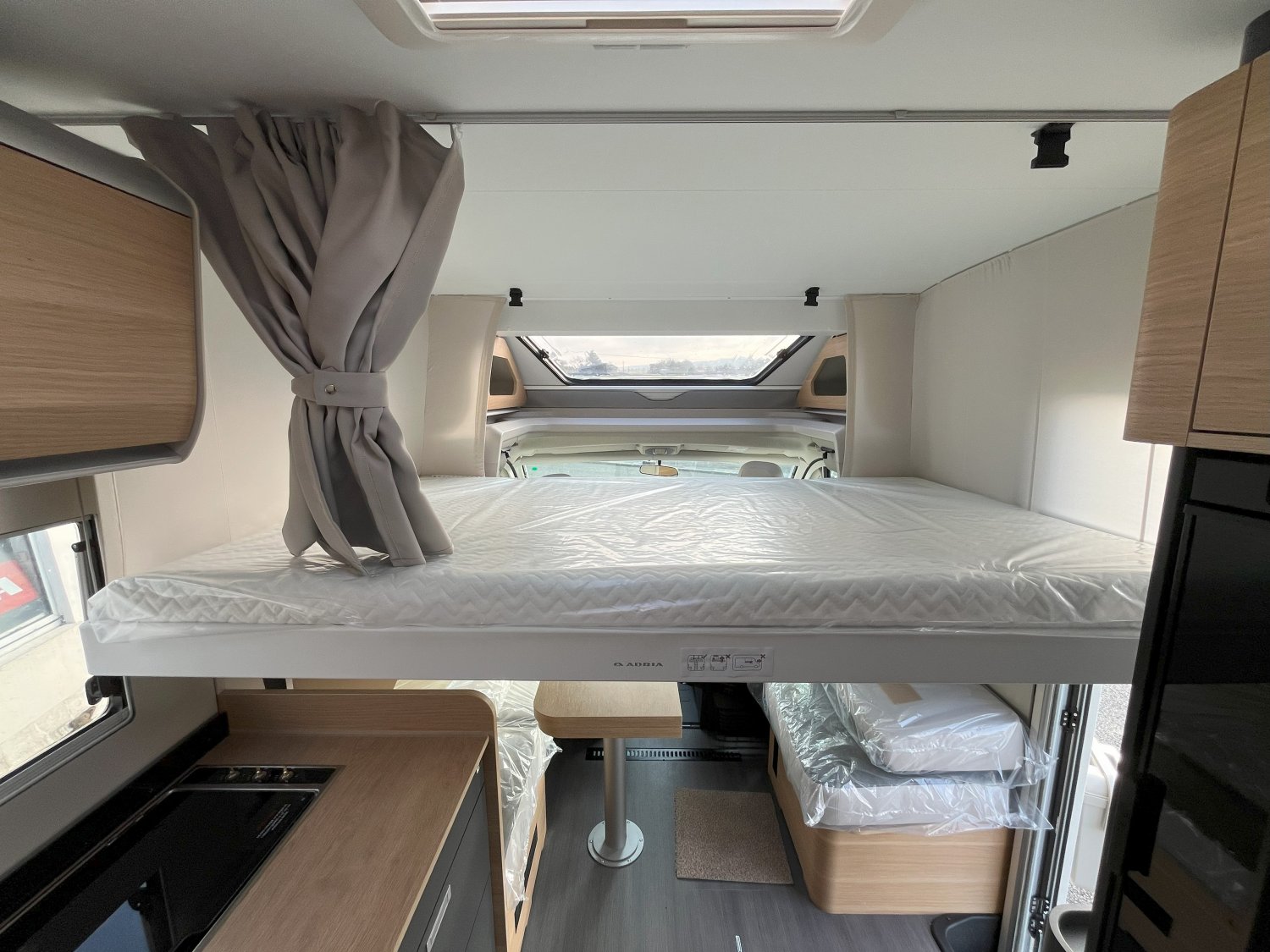 Champion Caravanes et Camping Car MATRIX 650 DC 60th Adria