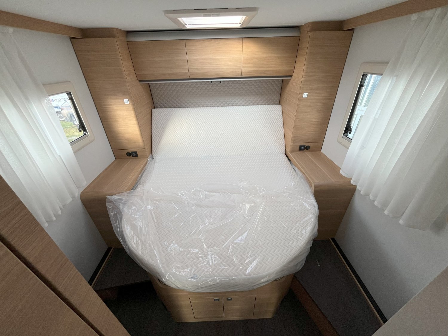 Champion Caravanes et Camping Car MATRIX 650 DC 60th Adria