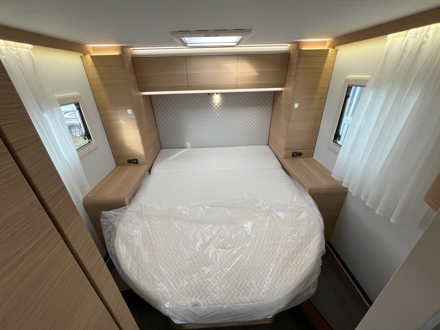 Champion Caravanes et Camping Car MATRIX 650 DC 60th Adria