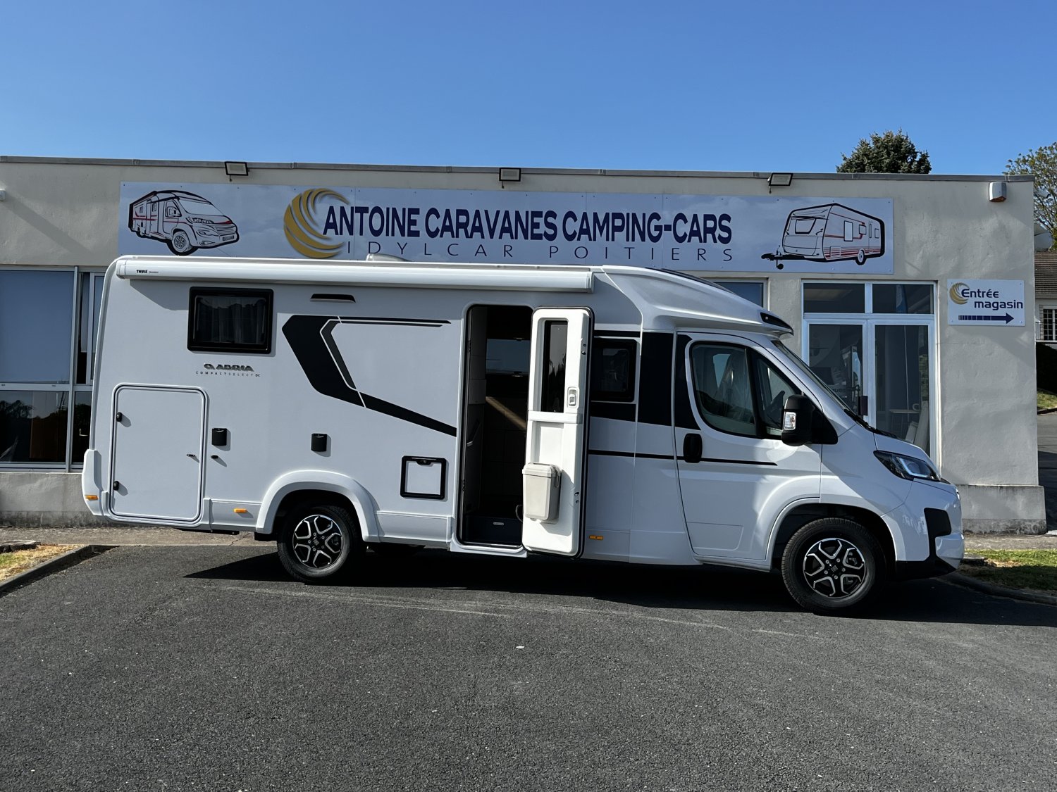Champion Caravanes et Camping Car - Adria COMPACT DC à 81 180 &euro;