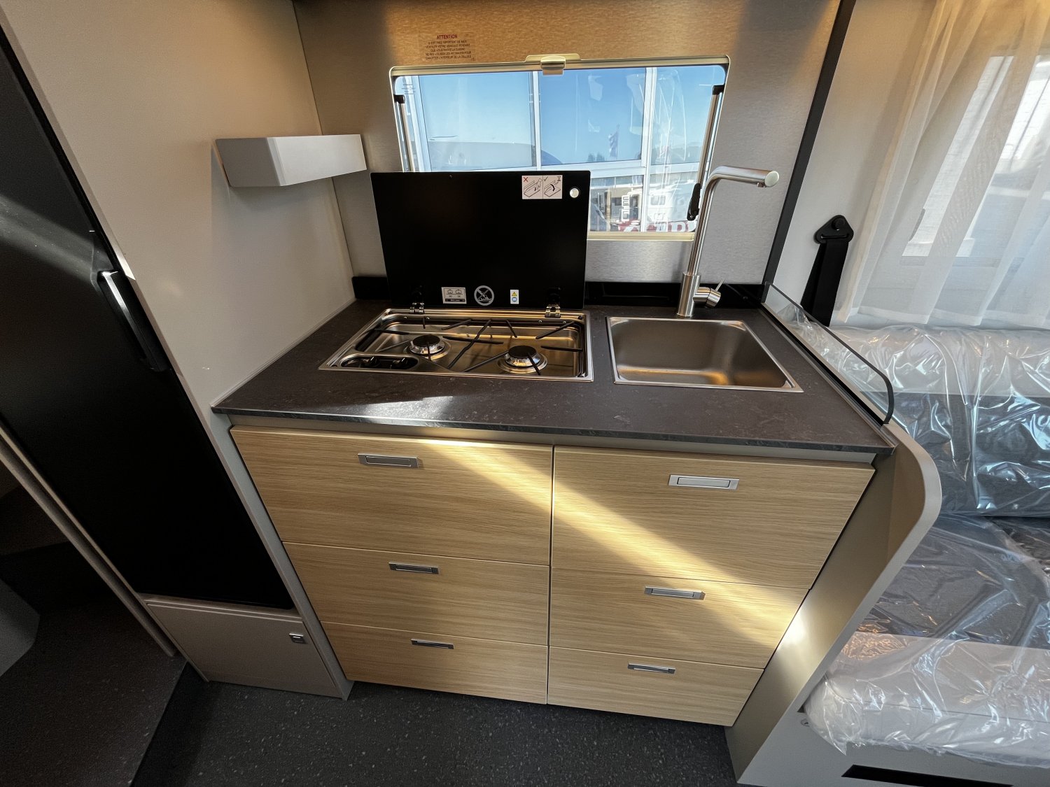 Champion Caravanes et Camping Car COMPACT DC Adria