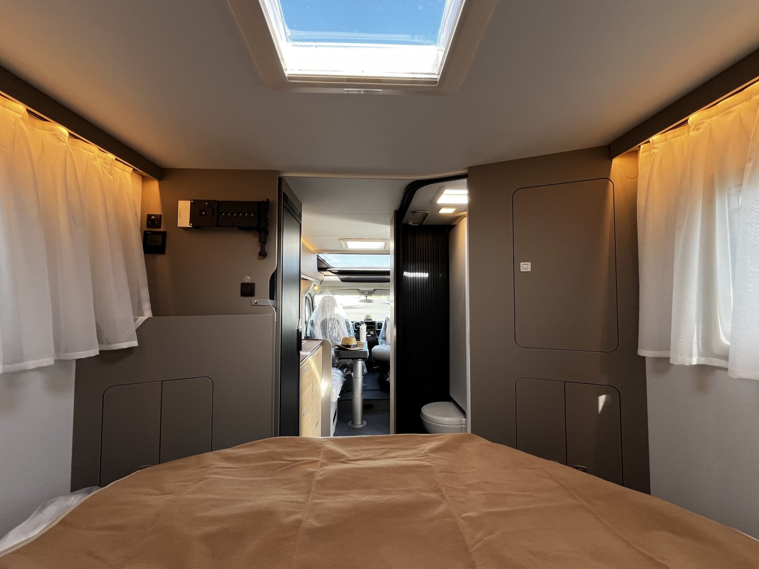 Champion Caravanes et Camping Car COMPACT DC Adria