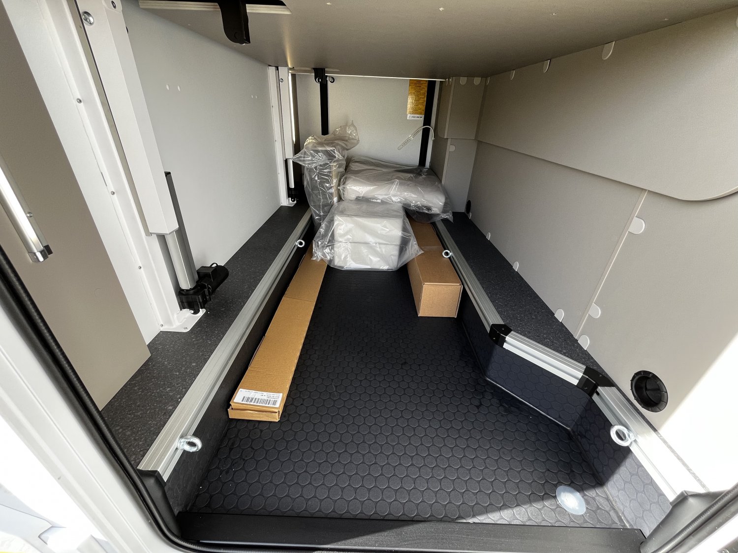 Champion Caravanes et Camping Car COMPACT DC Adria