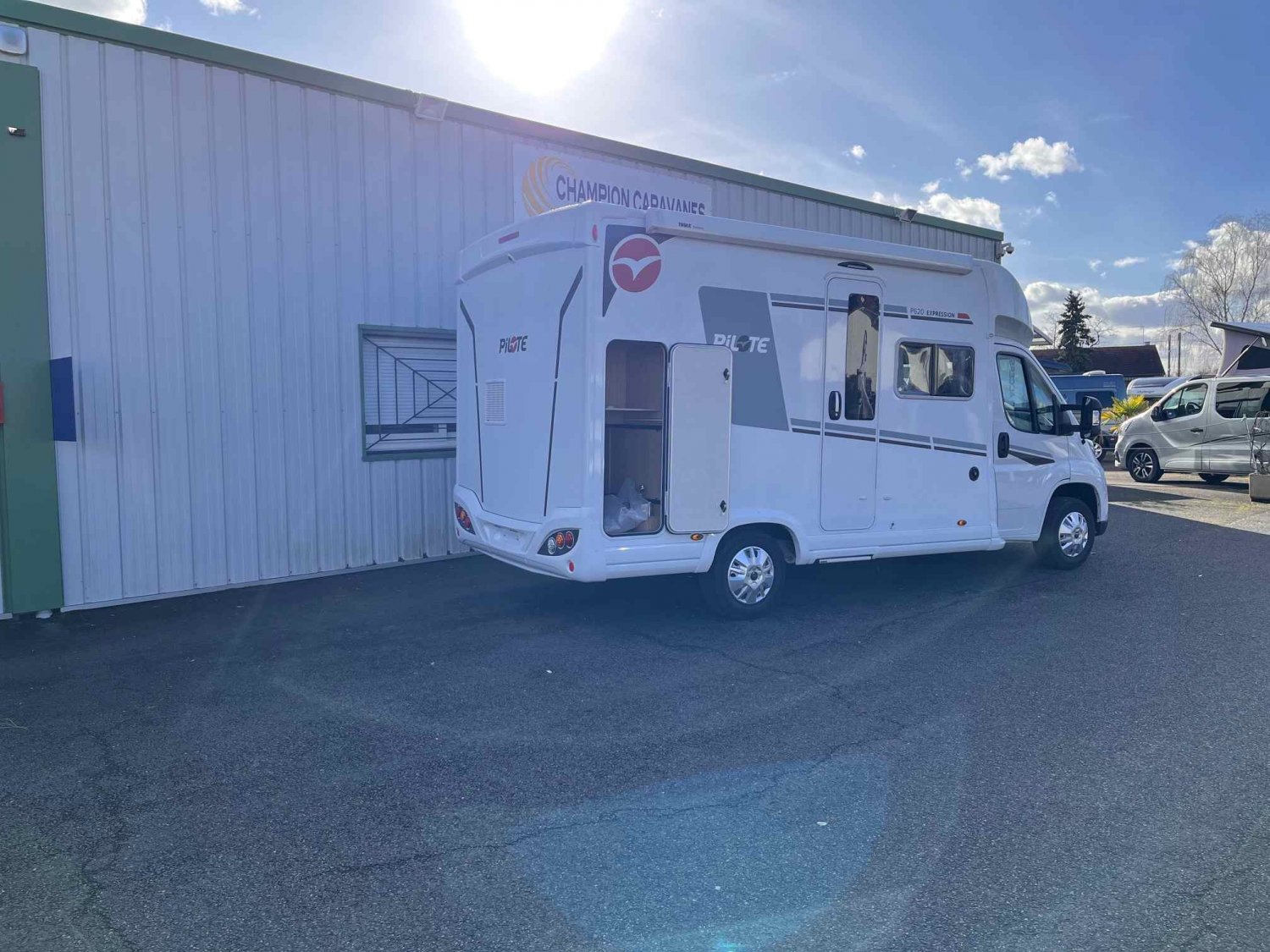 Champion Caravanes et Camping Car P620 EXPRESSION Pilote
