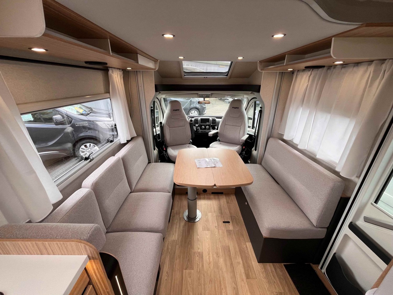 Champion Caravanes et Camping Car P620 EXPRESSION Pilote
