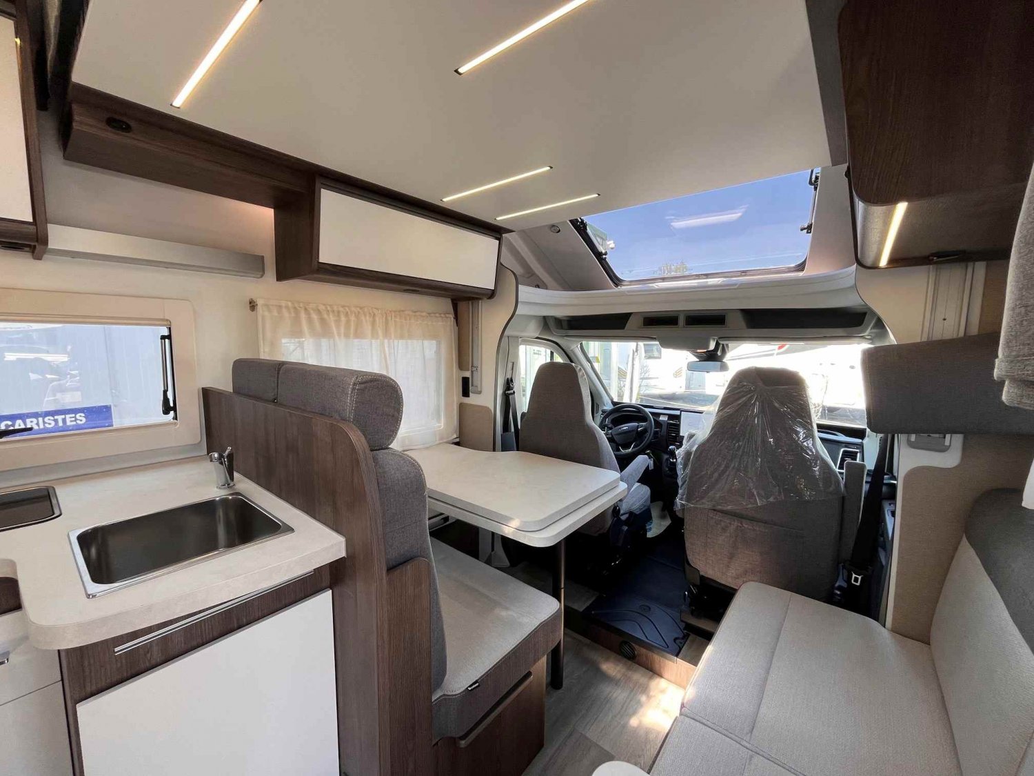 Champion Caravanes et Camping Car TESSORO 463 UP Benimar