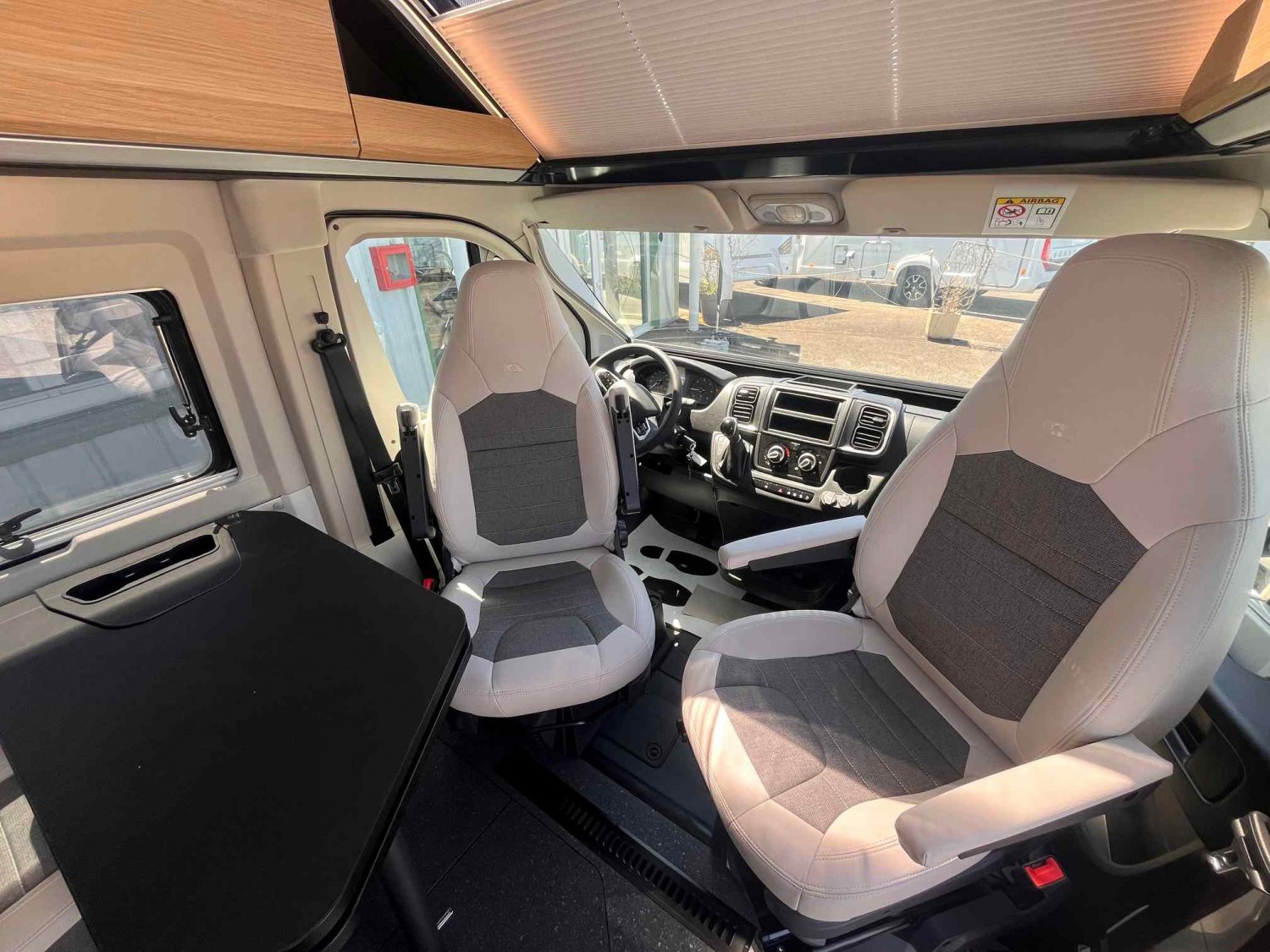 Champion Caravanes et Camping Car TWIN 640 SGX 60 Years Adria