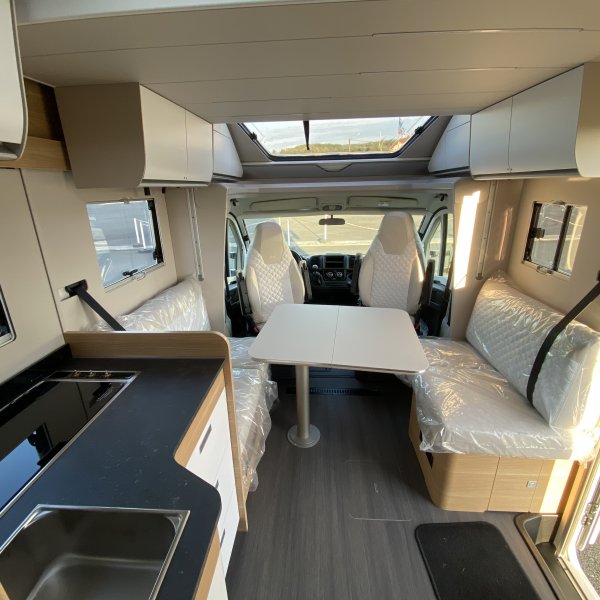 Champion Caravanes et Camping Car Matrix Plus 670 DC Adria