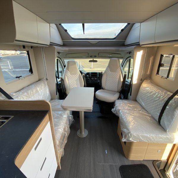 Champion Caravanes et Camping Car Matrix Plus 670 DC Adria