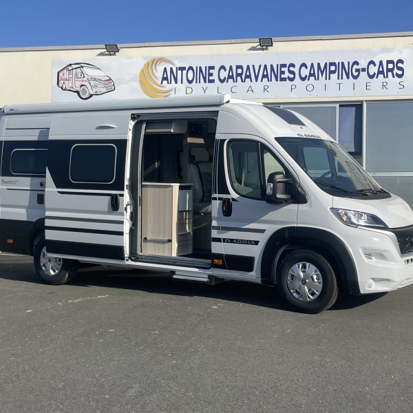 Champion Caravanes et Camping Car TWIN PLUS 640SGX Adria