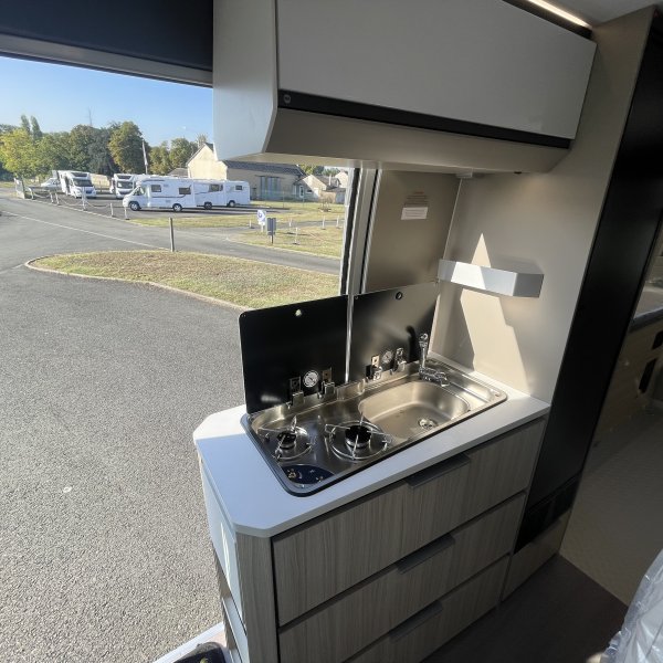 Champion Caravanes et Camping Car TWIN PLUS 640SGX Adria