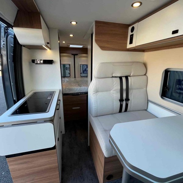 Champion Caravanes et Camping Car VAN 600 GX EDITION FIT Pilote